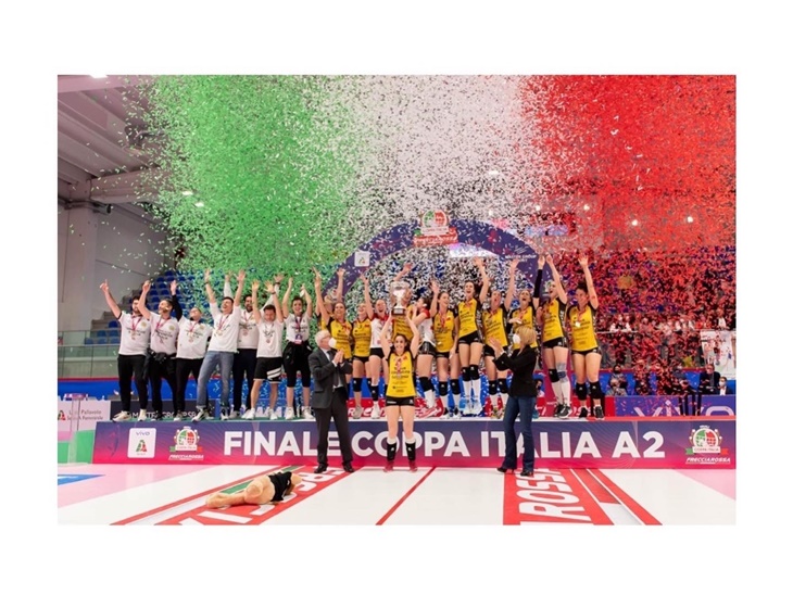 Le Leonesse ''Campionesse d'Italia 2022 vincono la Coppa'' 